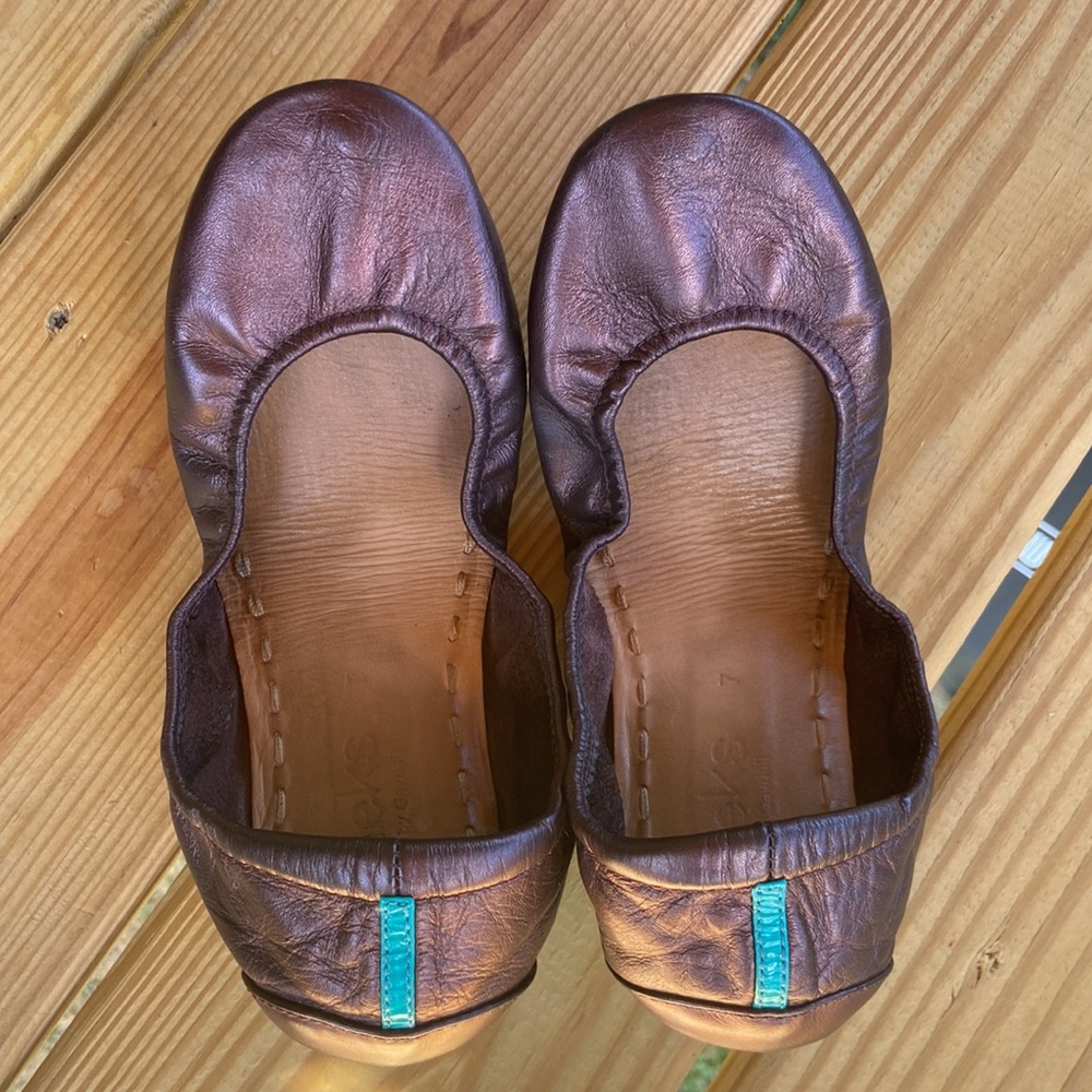 Gently used Rasberry truffle Tieks ♥️❣️♥️